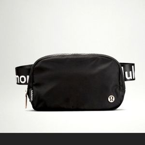 NWT Lululemon Everywhere Belt Bag